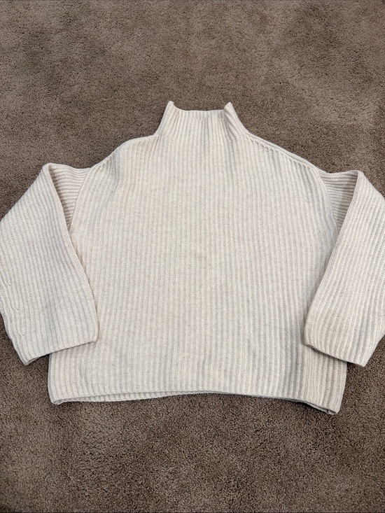 Everlane Sweaters - Everlane Cream Ribbed Turtleneck Pullover with wide sleeves